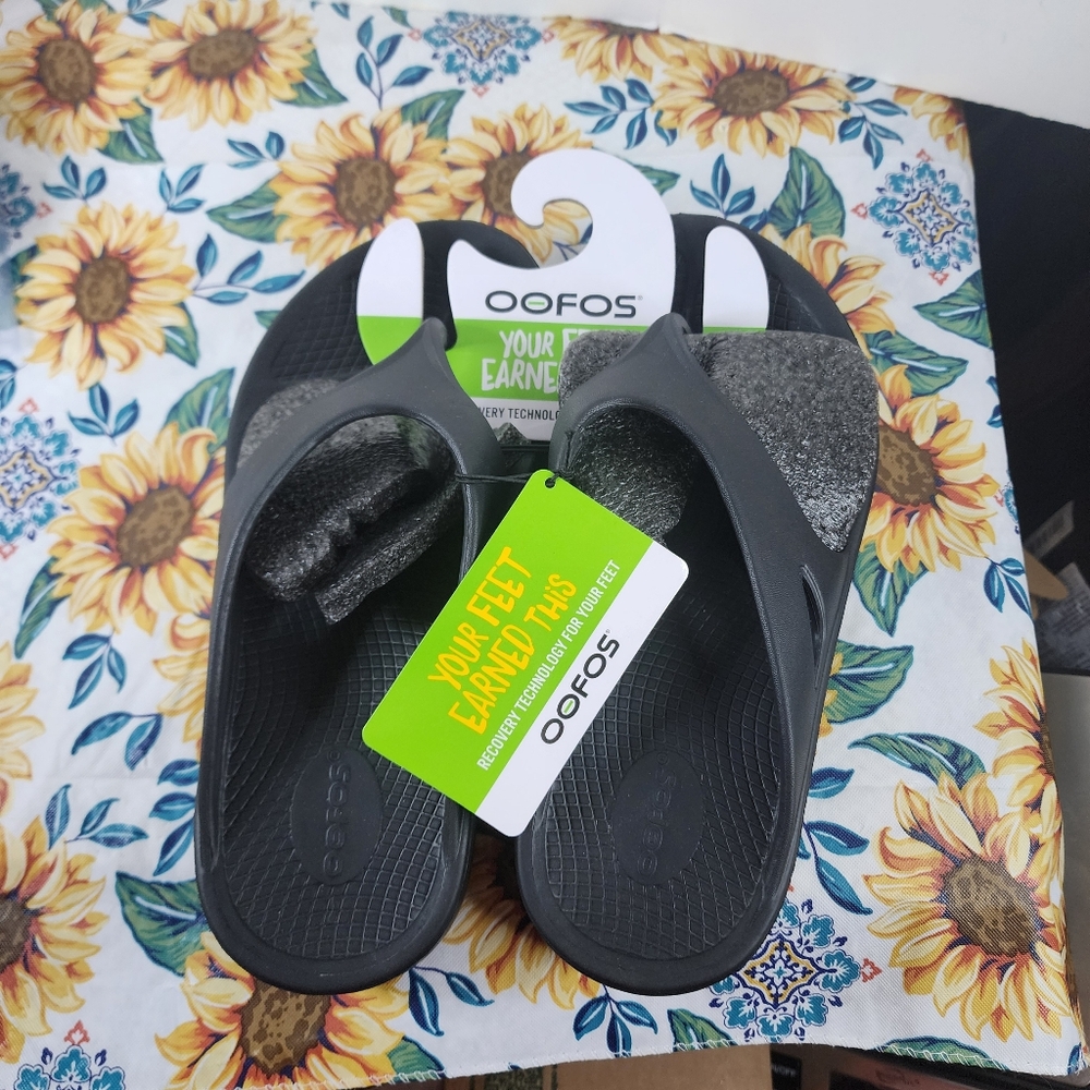 Womens Oofos Recovery Black Sandals New Size 7